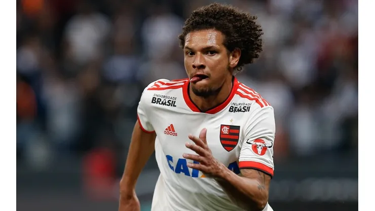Camisa 5 está próximo de entrar para o top 5 do Flamengo no Brasileirão (Foto: Marcello Zambrana/AGIF)