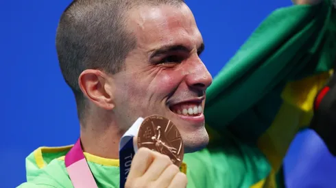 Bruno Fratus com a medalha de bronze dos 50m livre (Foto: Getty Images)