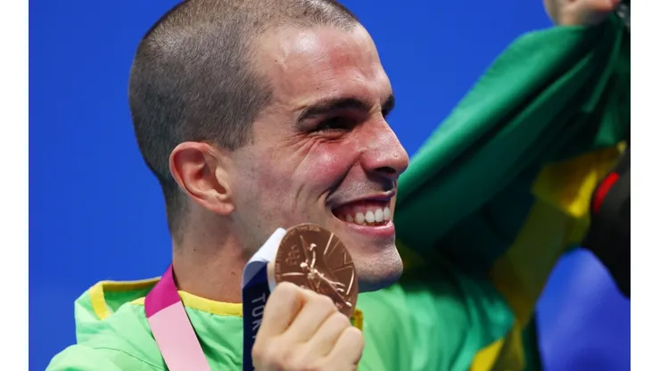 Bruno Fratus com a medalha de bronze dos 50m livre (Foto: Getty Images)
