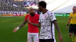 Gil e Gabigol discutem na saída de campo para o intervalo. (Foto: Reprodução)