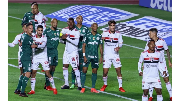 Defesa do São Paulo tem sido eficiente nos últimos jogos contra o Palmeiras (Foto: Marcello Zambrana/AGIF)