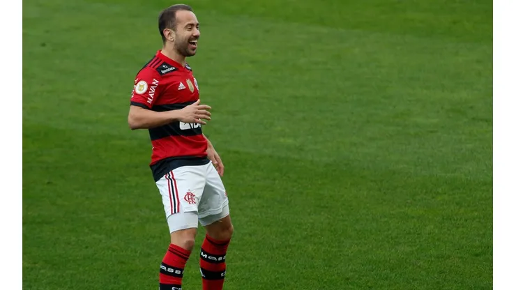 Éverton Ribeiro comemora gol contra o Corinthians (Getty Images)