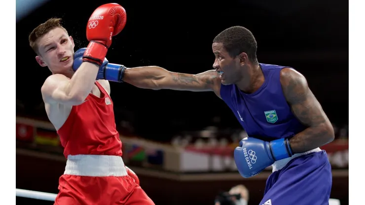 Wanderson, durante a luta com o oponente bielorusso. (Foto: Getty Images)