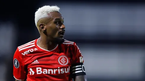 Edenilson ainda não definiu seu futuro. (Foto: Nathalia Aguilar-Pool/Getty Images)