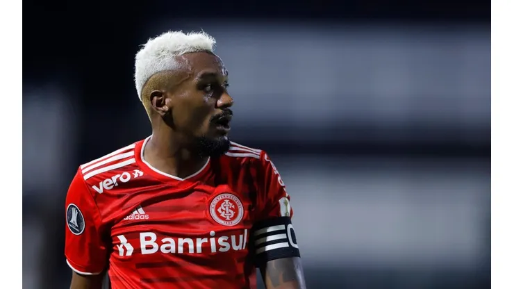 Edenilson ainda não definiu seu futuro. (Foto: Nathalia Aguilar-Pool/Getty Images)
