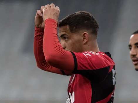 Terans leva a torcida do Athletico Paranaense à loucura