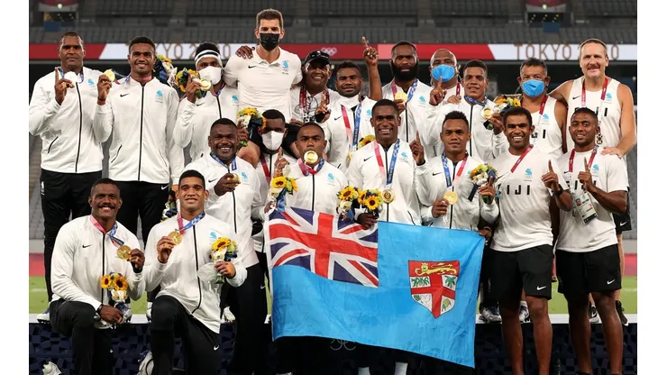 Fijianos comemoram a segunda medalha de ouro no Rugby Sevens (Foto: Getty Images)