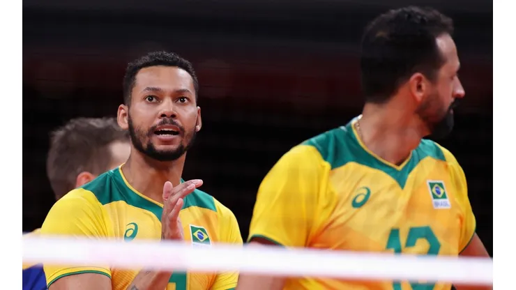 Jogadores da Seleção de Vôlei durante jogo contra a Rússia. Em destaque, Alan (a esq.) (Getty Images)