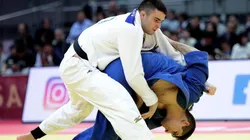 Rafael Macedo (de branco) durante Grand Slam de Judô (Foto: Getty Images)
