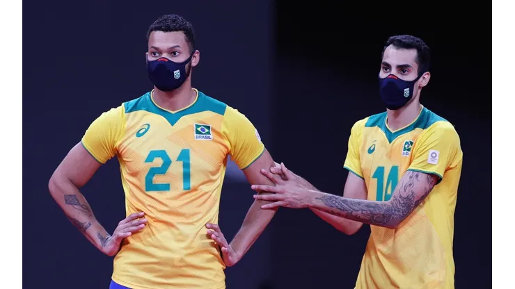 Na foto, Douglas veste a camisa 14 e está à direita (Foto: Getty Images)