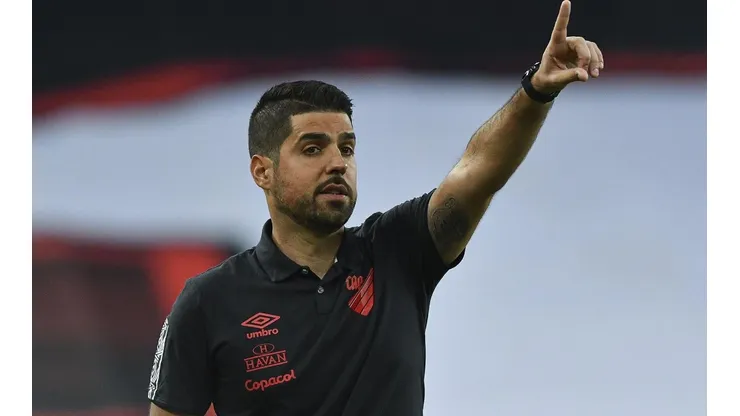 António: rebateu críticas ao segundo tempo da equipe contra os gaúchos (Foto: José Tramontin/athletico.com.br/Divulgação)