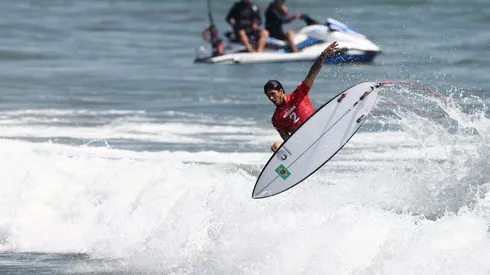 Gabriel Medina enfrenta o francês Michel Bourez pelas quartas de final masculina | Getty Images