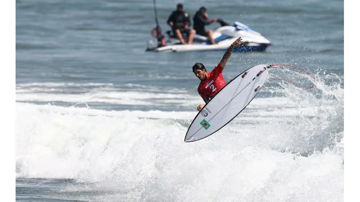 Gabriel Medina enfrenta o francês Michel Bourez pelas quartas de final masculina | Getty Images