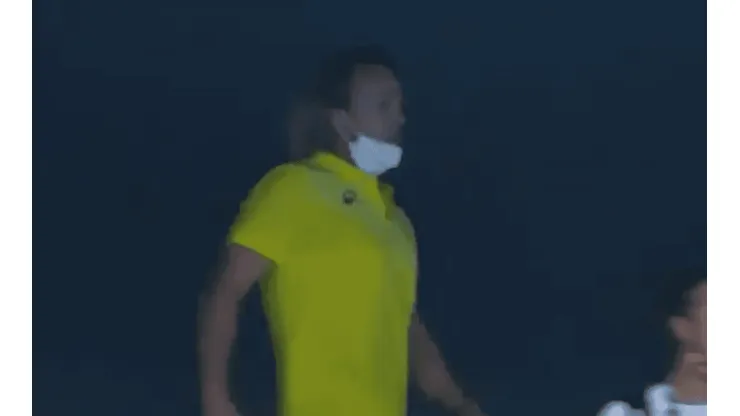 Treinador australiano comemorou efusivamente a vitória de sua comandada (Foto: Reprodução/Twitter)