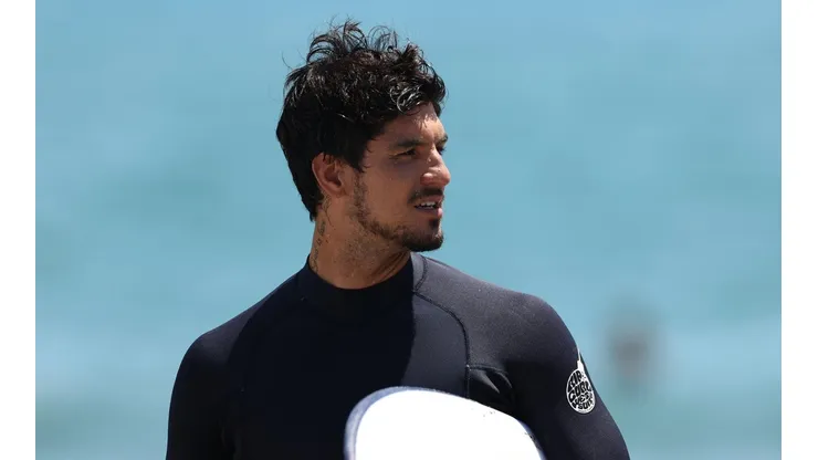 Gabriel Medina. Surfista adentra as praias do Japão em mais uma fase do surfe na madrugada de segunda (Foto: Getty Images)