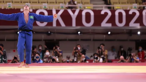 Daniel Cargnin celebra medalha de bronze no judô (Foto: Getty Images)