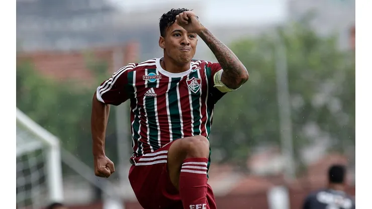 Paulinho em ação quando atuava pela base do Fluminense – Foto: Daniel Vorley/AGIF