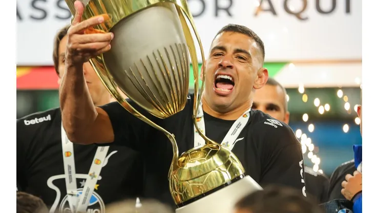 Diego não vive grande fase, mas ainda é titular absoluto. (Foto: Pedro H. Tesch/AGIF)