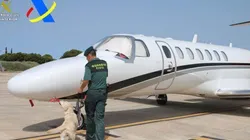 O avião estava com cerca de 30 pessoas, a maioria jogadores de poker (Foto: Guarda Civil de Ibiza)