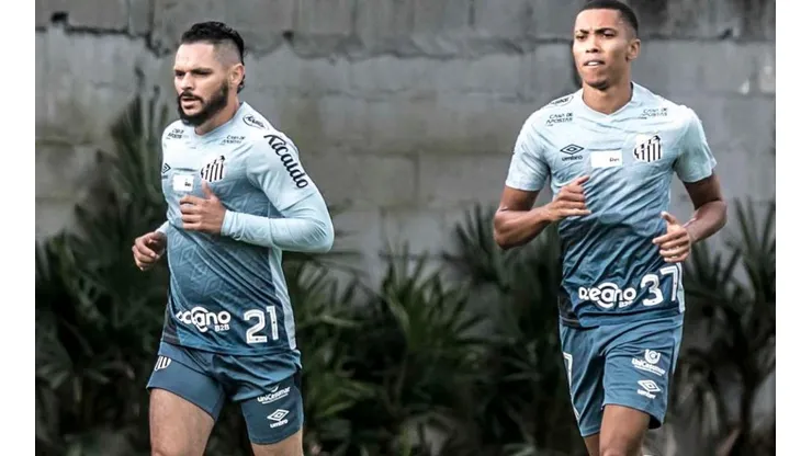 Pará e Madson: disputam posição no sistema defensivo (Foto: Ivan Storti/Santos FC/Divulgação)