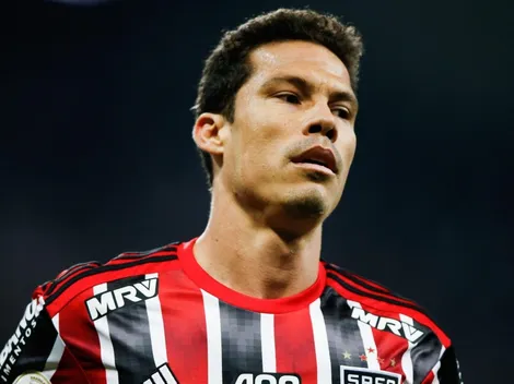 Hernanes vai ao CT da Barra Funda para se despedir do elenco do São Paulo