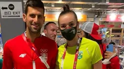 Jogadora de vôlei Gabi tieta e posta foto com o tenista Novak Djokovic: "Zerei a vida! Sou muito fã". (Foto: Reprodução Instagram)
