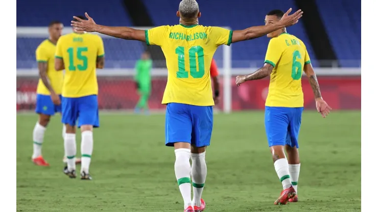Inspirado, Richarlison marca três ainda no primeiro tempo | Crédito: Getty Images