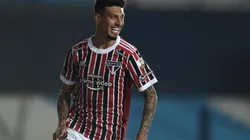 Argentino comemora o gol marcado diante do velho rival Racing (Foto: Getty Images)