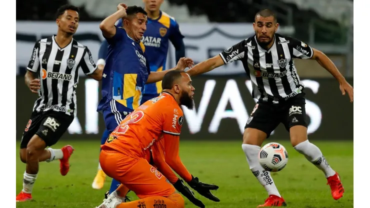 Falha de Éverson quase resultou no gol do Boca (Foto: Getty Images)