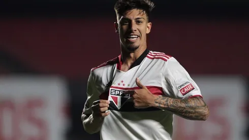 Emiliano Rigoni festeja gol com a camisa do São Paulo. (Foto: Rubens Chiri / saopaulofc.net)