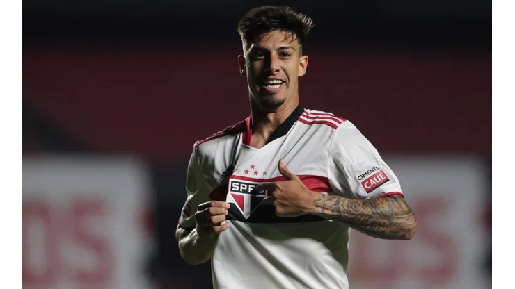 Emiliano Rigoni festeja gol com a camisa do São Paulo. (Foto: Rubens Chiri / saopaulofc.net)