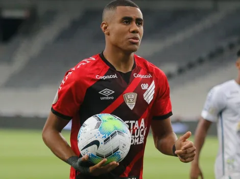 Erick é cortado e Athletico muda escalação contra o América-COL; veja time