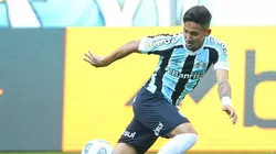 Jhonata vinha ganhando sequência com Tiago Nunes, mas virou reserva. (Foto: Pedro H. Tesch/AGIF)