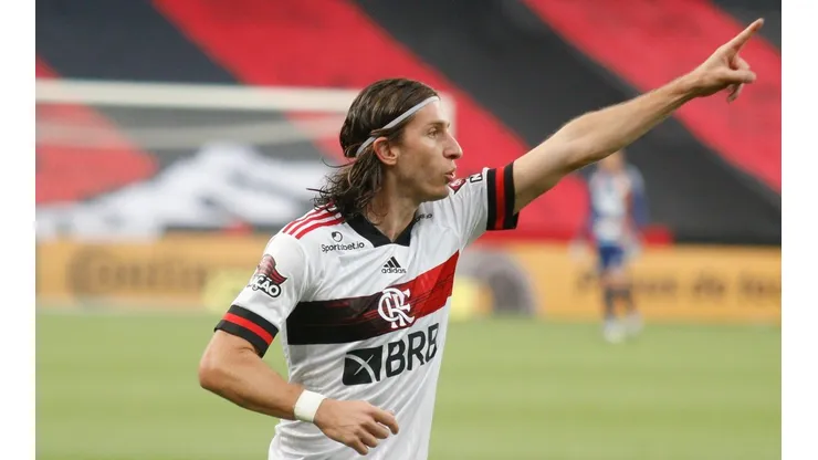 Filipe Luís puxa a fila das renovações de jogadores com o Mengo; Lateral tem acordo para depois do vínculo