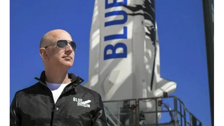 Jeff Bezos completou viagem ao espaço na companhia fundada por ele em 2000