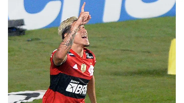 Números de Pedro com a camisa do Flamengo. (Foto: Walmir Cirne/AGIF)