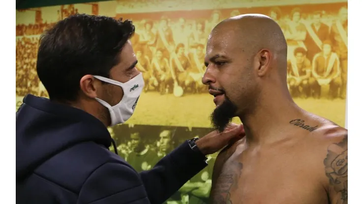 Abel Ferreira e Felipe Melo: técnico elogiou o capitão, que tem futuro indefinido (Foto: Cesar Greco/Palmeiras/Divulgação)