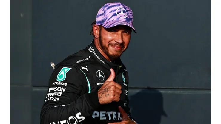 Lewis Hamilton, na chegada a um dos treinos livres (Foto: Getty Images)