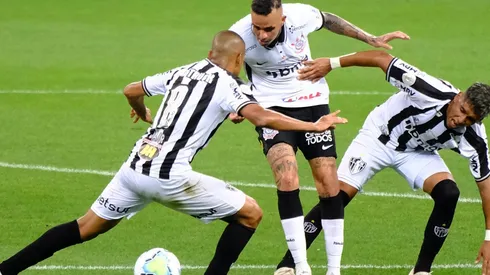 Corinthians e Atlético-MG se enfrentam na noite deste sábado (Foto: Daniel Vorley/AGIF)