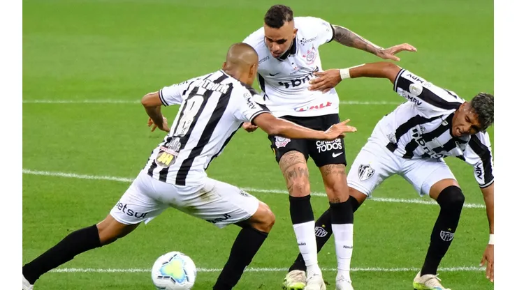 Corinthians e Atlético-MG se enfrentam na noite deste sábado (Foto: Daniel Vorley/AGIF)