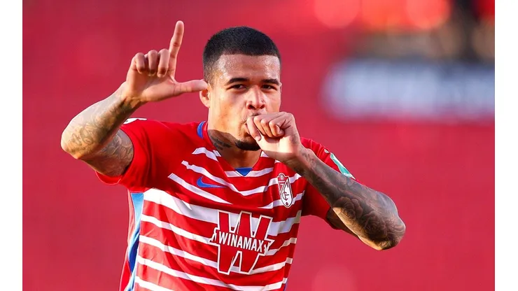 Kenedy está cada vez mais próximo do Rubro-Negro. (Foto: Fran Santiago/Getty Images)