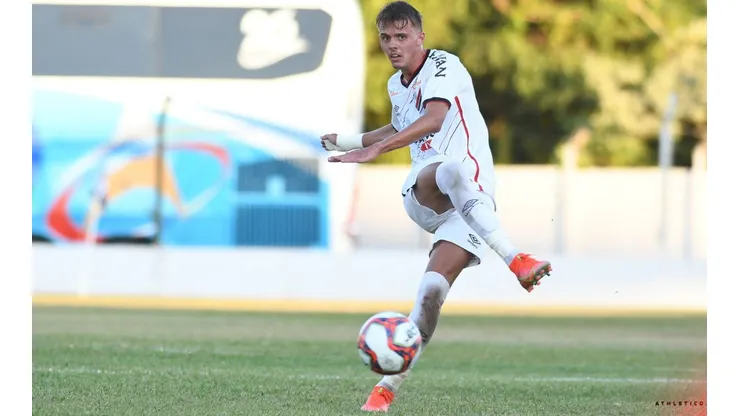 Luan Patrick em ação pelo Furacão - Créditos: Gustavo Oliveira/athletico.com.br