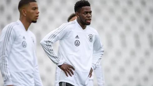 Jordan Torunarigha (dir.) e Benjamin Heinrichs (esq.) durante treinamento da Seleção Alemã Sub-21 (Foto: Getty Images)