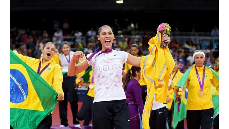 Seleção feminina de vôlei, ao se sagrar campeã diante dos Estados Unidos, nos Jogos de Londres. (Foto: Getty Images)