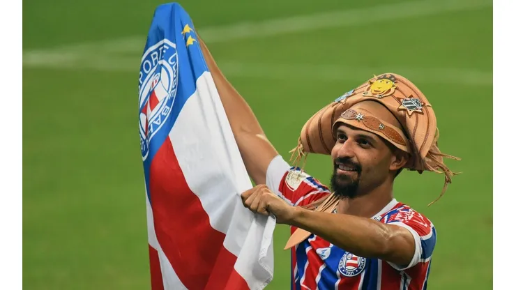 Thaciano celebrando a conquista da Copa do Nordeste – Foto: Kely Pereira/AGIF