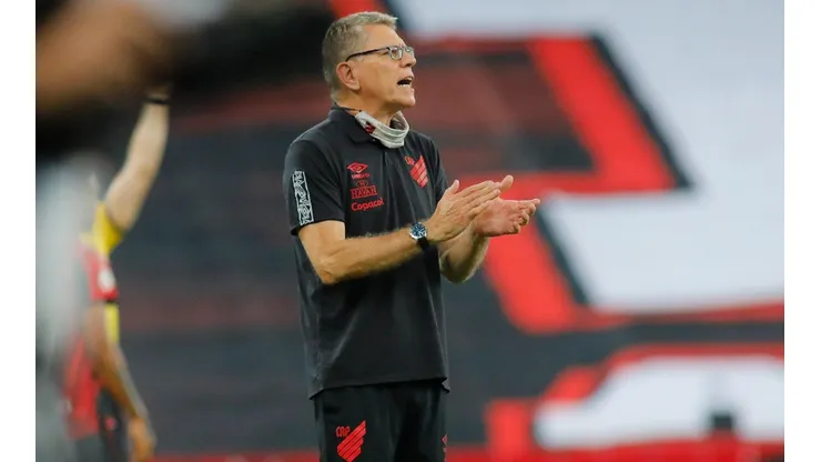 Autuori: projetou trocas na equipe contra Ceará (Foto: José Tramontin/athletico.com.br/Divulgação)