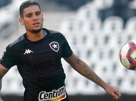 Botafogo propõe aumento salarial a Navarro e ainda busca acerto