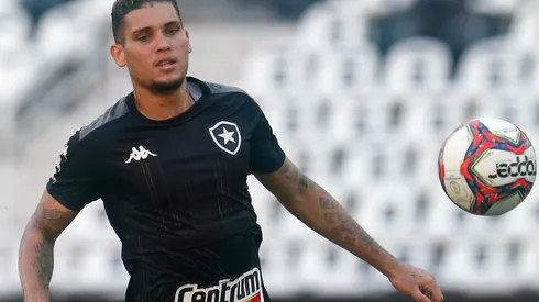 Navarro: futuro indefinido no Glorioso (Foto: Vitor Silva/Botafogo/Divulgação)