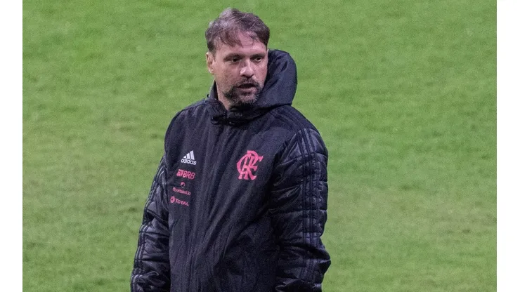 Maurício Souza entra no leque de opções estudadas pelo Bota