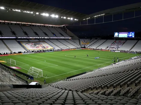 CT do Corinthians amanhece com faixas penduradas em protesto